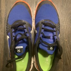 Men’s blue Nike free runs size 10.5
